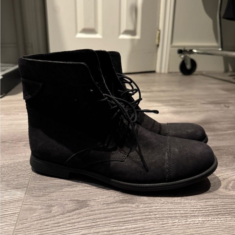 CAMPER textured leather boot